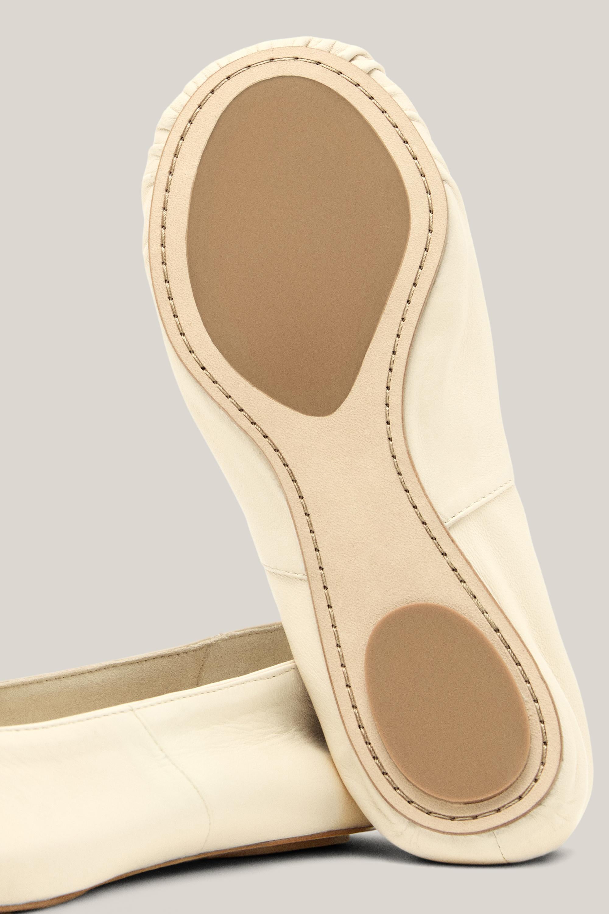 Women's Ruched Leather Ballet Flats