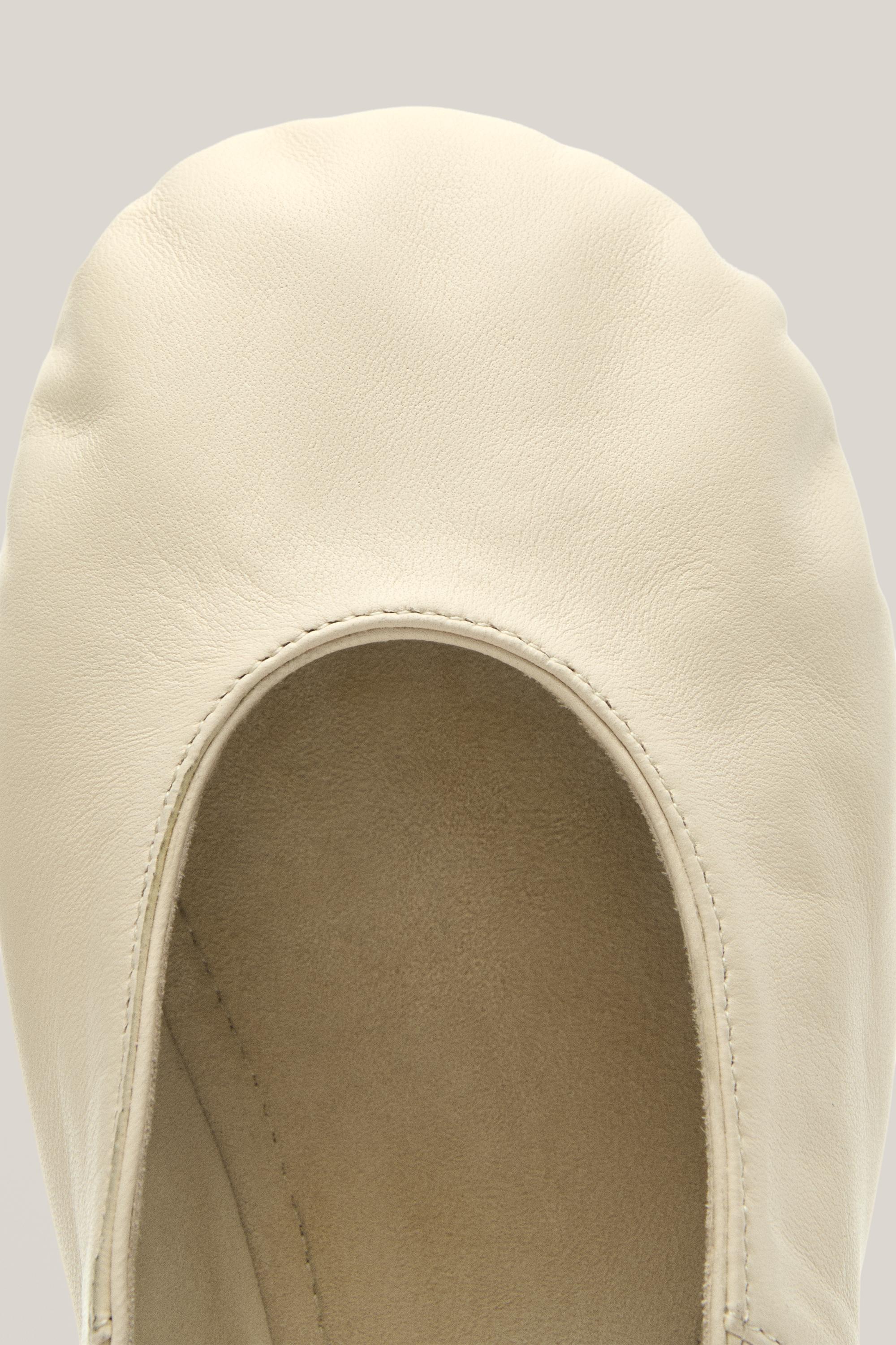 Women's Ruched Leather Ballet Flats
