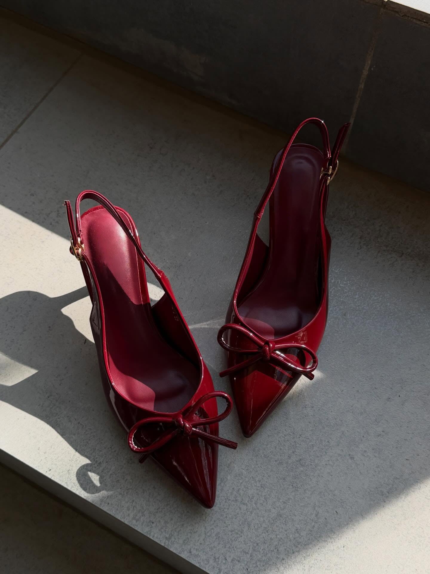 Ladies' Glossy Red Slingback Pumps with Bow Detail
