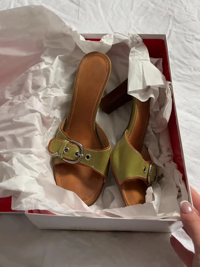 Vintage Buckle Detail Leather Block Heel Mules