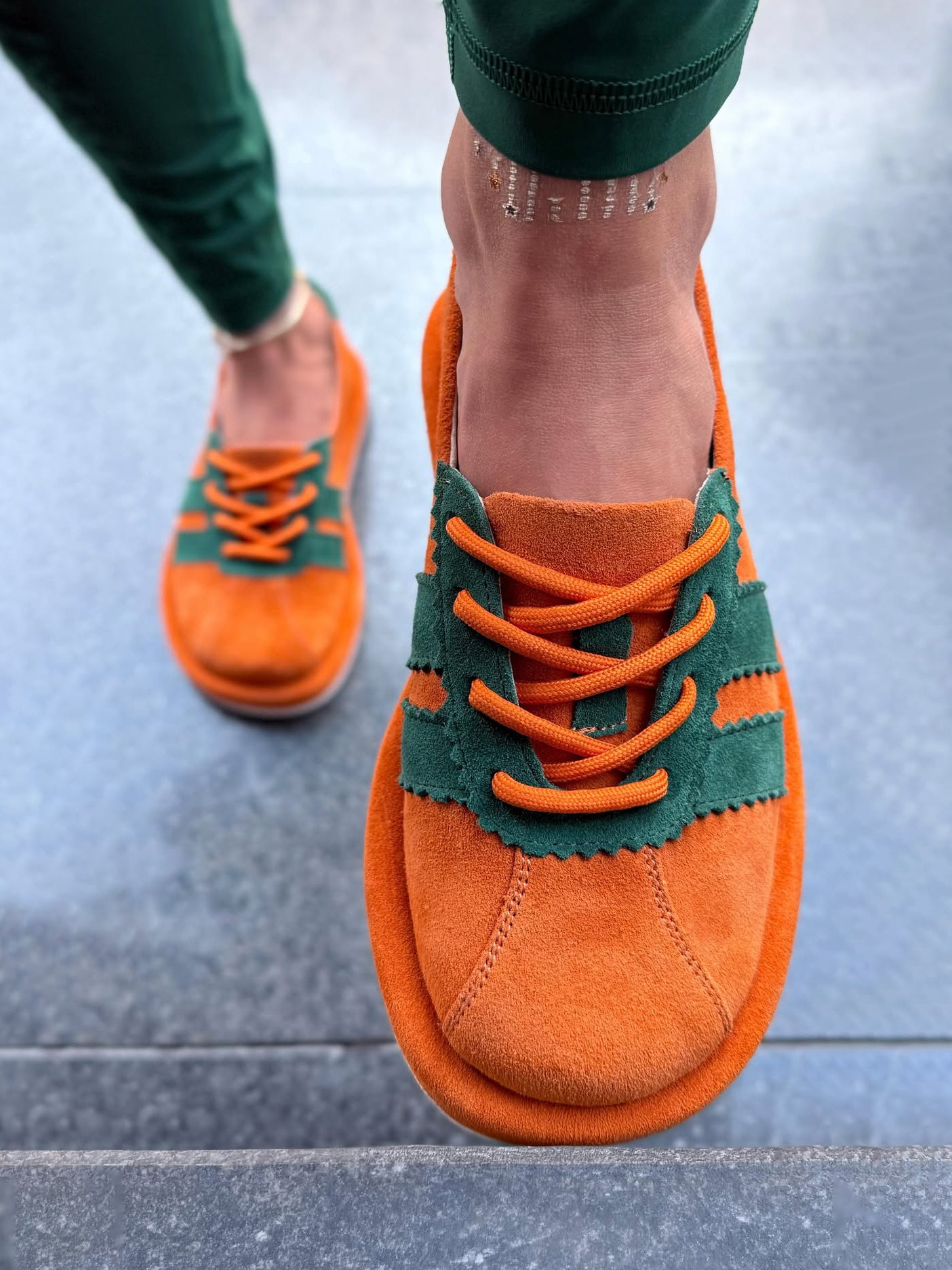 Women's Retro Color-Block Lace-Up Soft Sole Walking Shoes