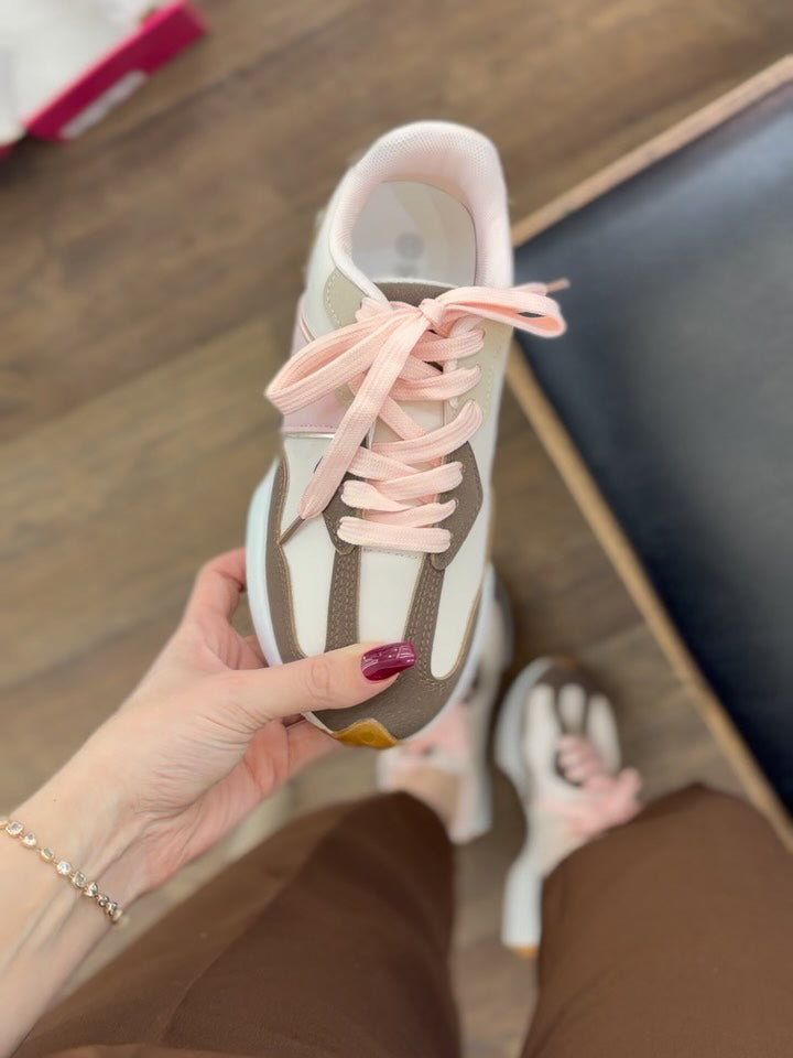 Ladies' Retro Color-Block Lace-Up Sneakers