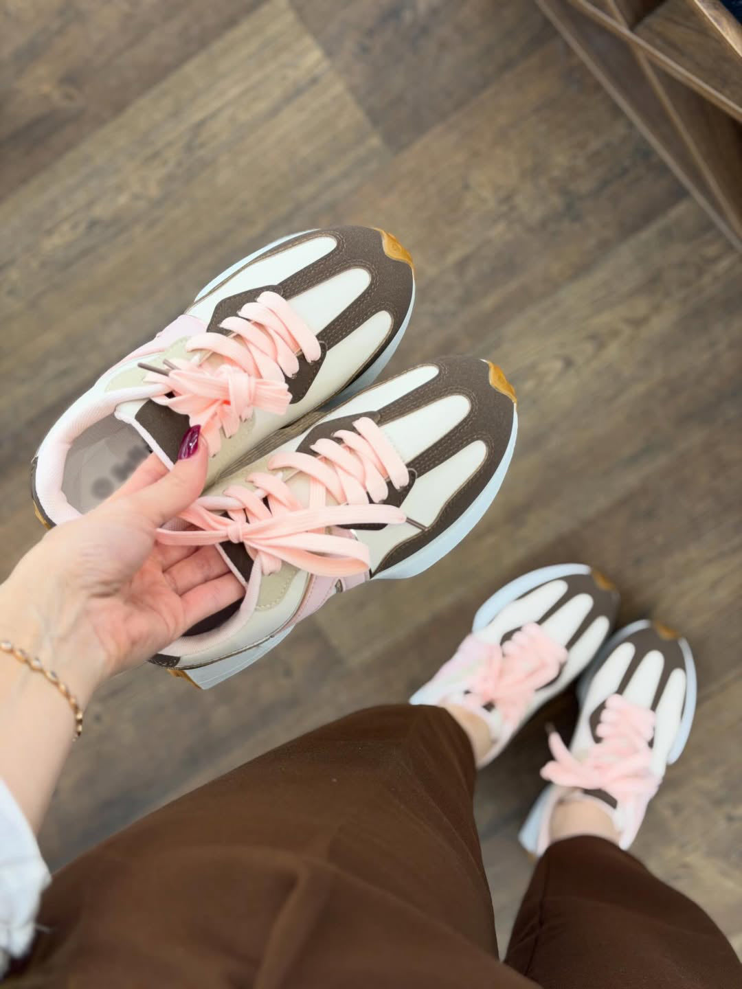 Ladies' Retro Color-Block Lace-Up Sneakers
