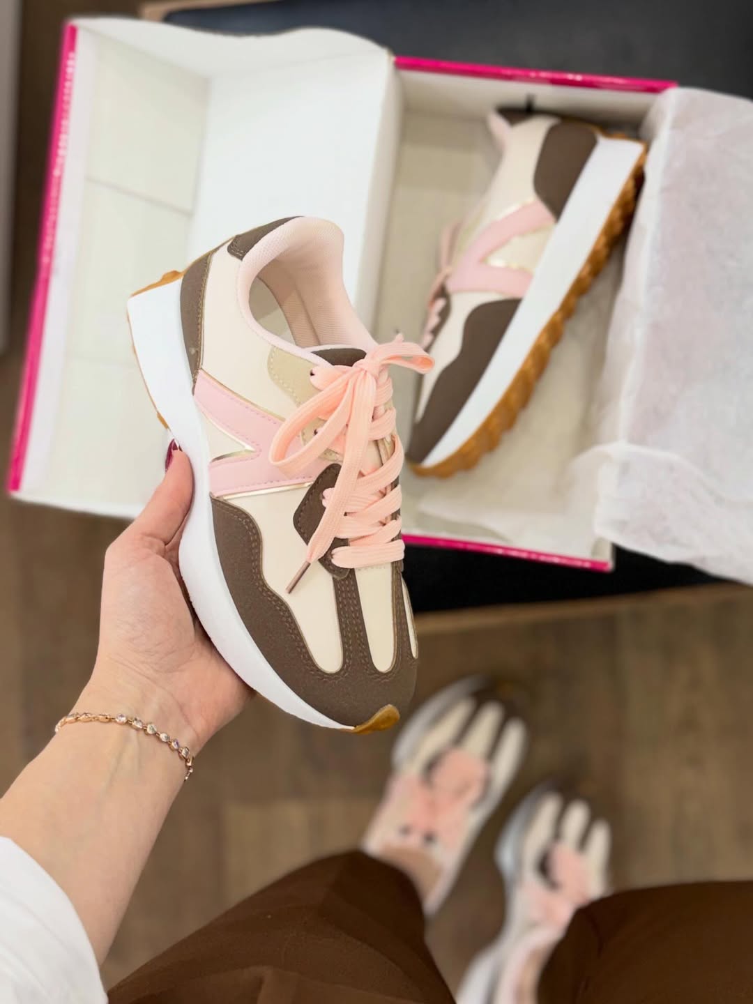 Ladies' Retro Color-Block Lace-Up Sneakers