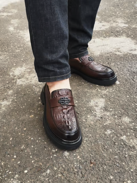 Crocodile-Embossed Leather Chinese Knot Buckle Loafers