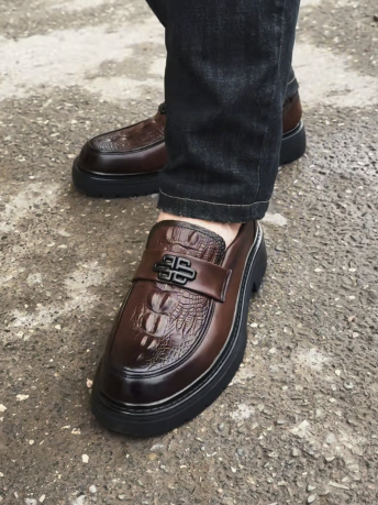 Crocodile-Embossed Leather Chinese Knot Buckle Loafers