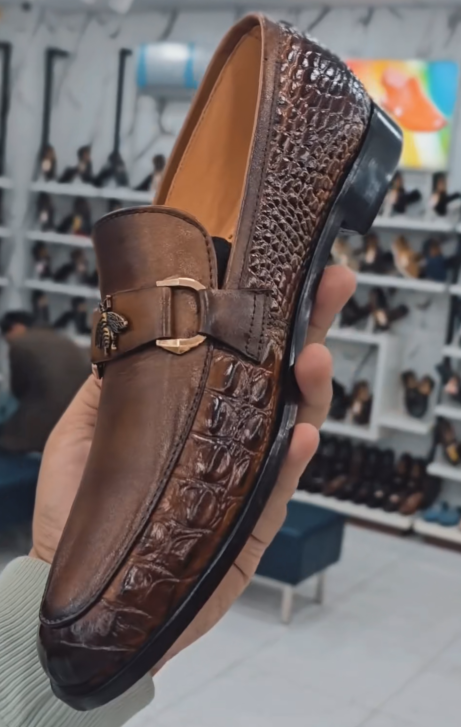 Men's Crocodile-Embossed Bee Buckle Loafers