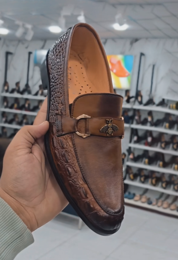 Men's Crocodile-Embossed Bee Buckle Loafers