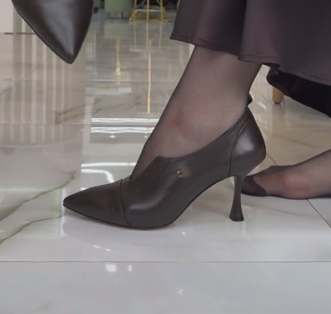 Ladies' Leather Pointed-Toe Sculptural Heel Pumps