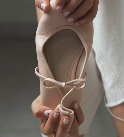 Ladies' Bow Detail Crisscross Strap Square-Toe Mary Jane Flats