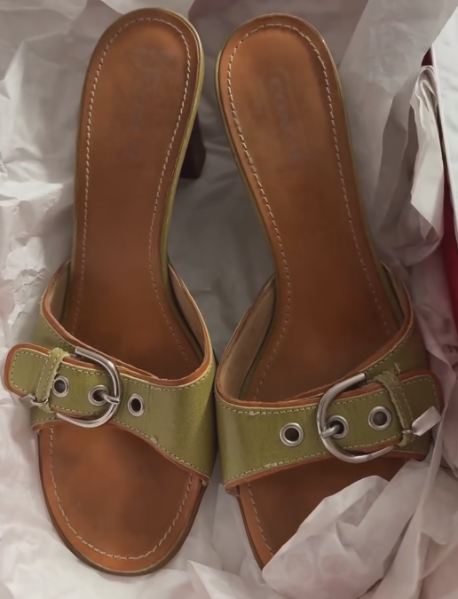 Vintage Buckle Detail Leather Block Heel Mules
