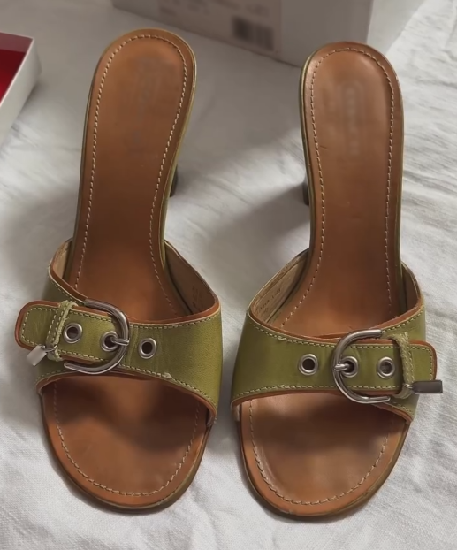 Vintage Buckle Detail Leather Block Heel Mules