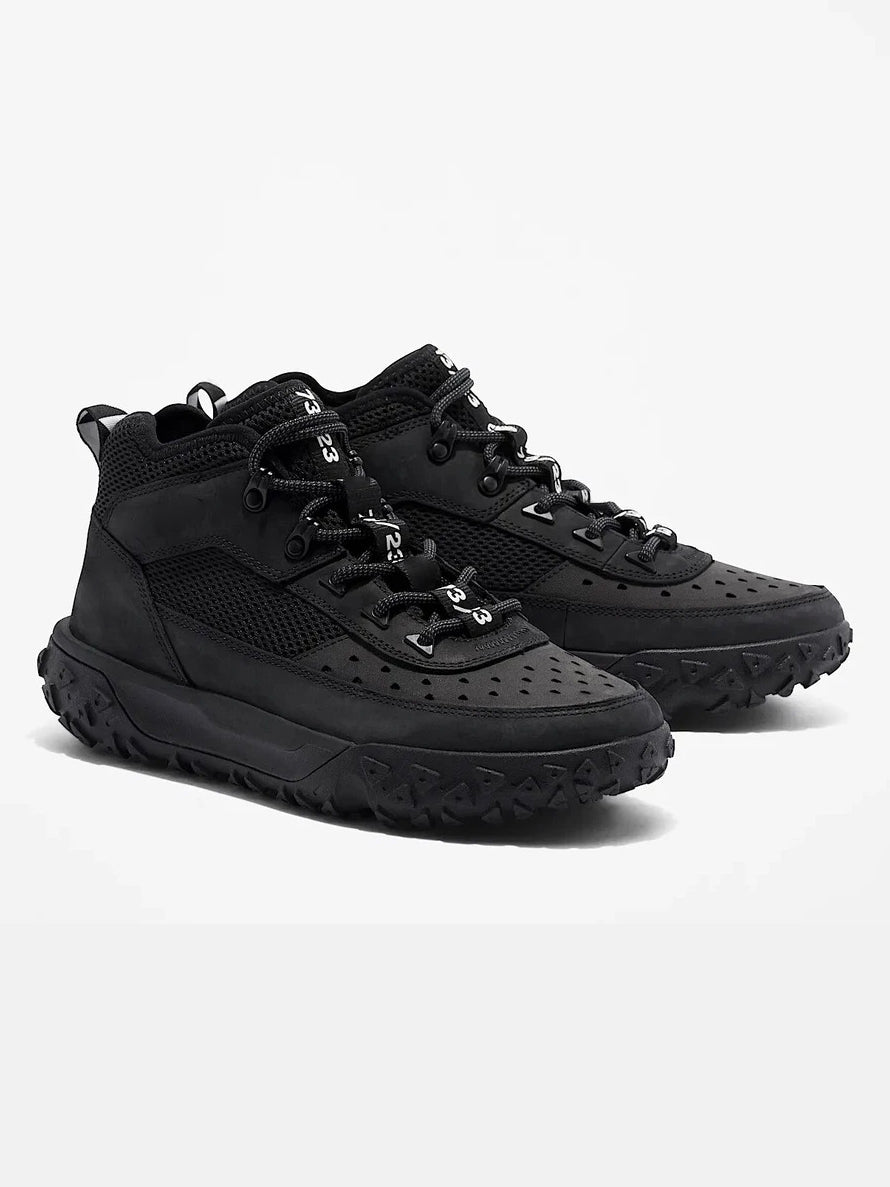 Lightweight All-Black Lace-Up Outdoor Sneakers