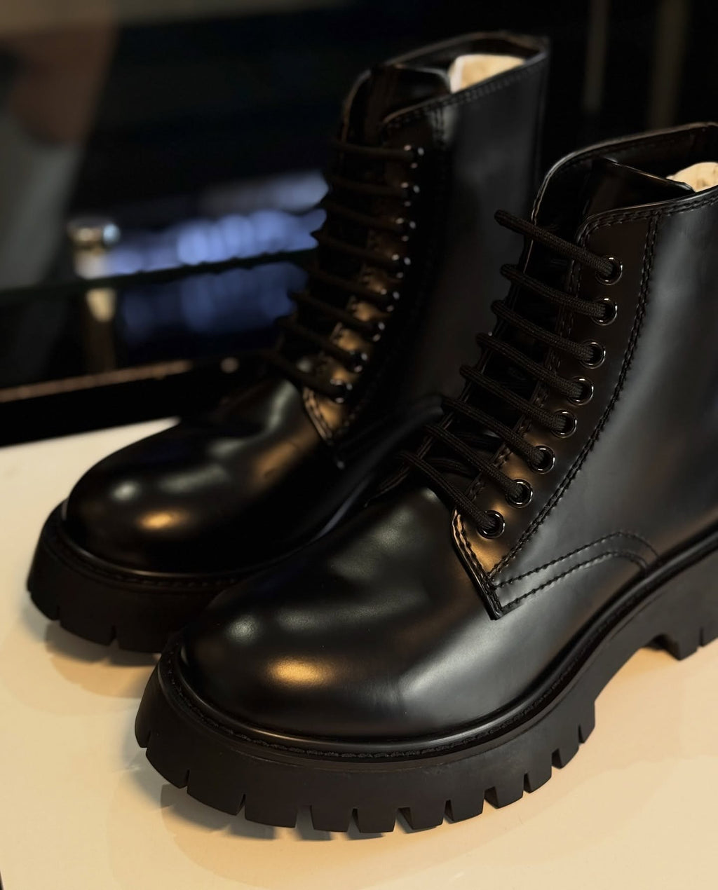 Men's Chunky-Sole Martin Boots | Sleek & Versatile
